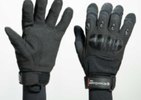 Knife and needle sticks-, cuts- and bite resistant gloves